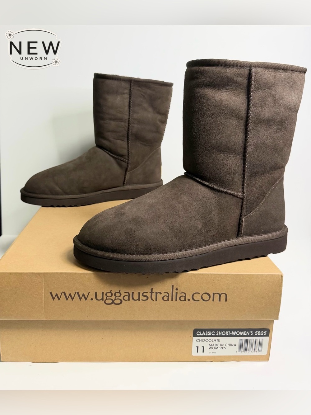 NEW UGG CLASSIC SHORT BOOT CHOCOLATE Size 11M in original Box
